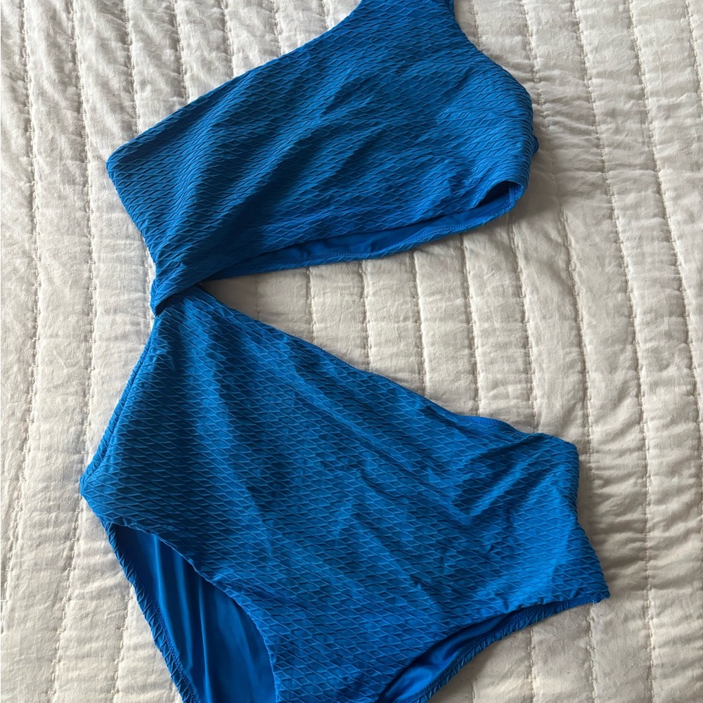 VS cutout one piece